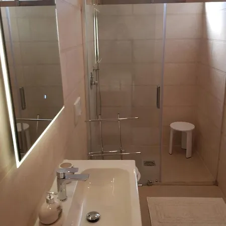 Mit Schwimmbad By Interhome *