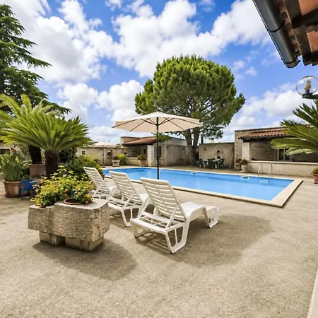 Mit Schwimmbad By Interhome *