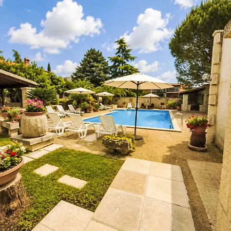 Mit Schwimmbad By Interhome Buici (Istria)